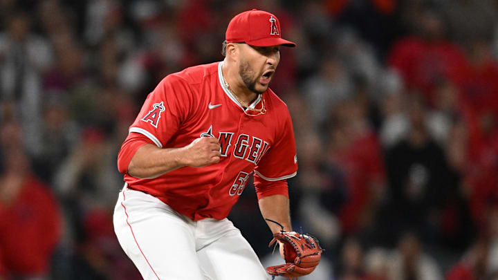 Los Angelinos tienen en Carlos Estévez a una posible pieza de cambio
