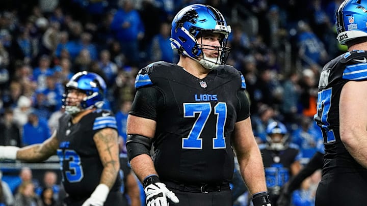 Detroit Lions guard Kevin Zeitler warms up before a game against the Minnesota Vikings.