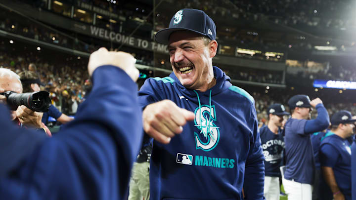 Sep 23, 2025; Seattle, Washington, USA; Seattle Mariners manager Dan Wilson (6) celebrates following a playoff-clinching victory against the Colorado Rockies at T-Mobile Park. Mandatory Credit: Joe Nicholson-Imagn Images Sep 23, 2025; Seattle, Washington, USA; Seattle Mariners manager Dan Wilson (6) celebrates following a playoff-clinching victory against the Colorado Rockies at T-Mobile Park. Mandatory Credit: Joe Nicholson-Imagn Images