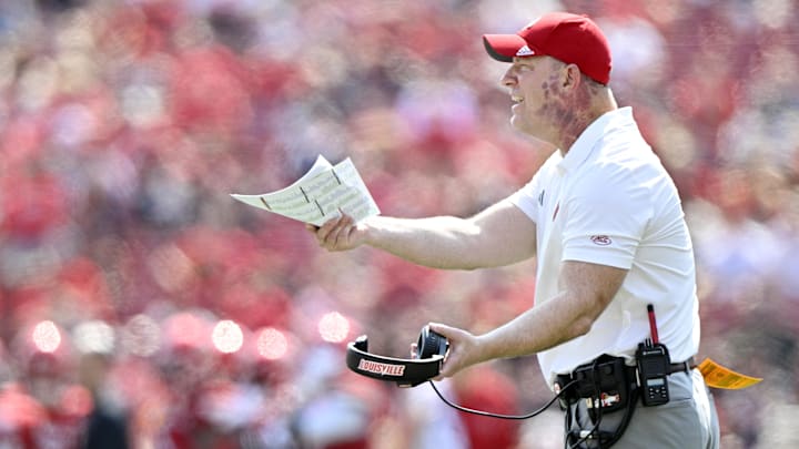 Sep 20, 2025; Louisville, Kentucky, USA; Louisville Cardinals head coach Jeff Brohm reacts during the second half against the Bowling Green Falcons at L&N Federal Credit Union Stadium. Louisville defeated Bowling Green 40-17. Mandatory Credit: Jamie Rhodes-Imagn Images Sep 20, 2025; Louisville, Kentucky, USA; Louisville Cardinals head coach Jeff Brohm reacts during the second half against the Bowling Green Falcons at L&N Federal Credit Union Stadium. Louisville defeated Bowling Green 40-17. Mandatory Credit: Jamie Rhodes-Imagn Images