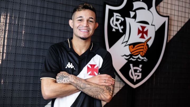 Adson é uma das contratações do Vasco para 2024