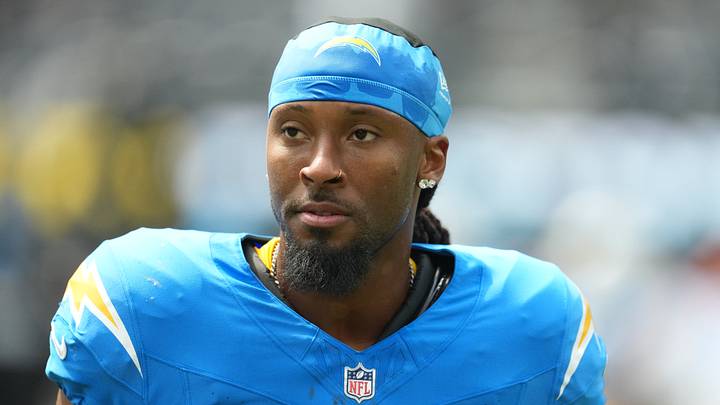 Los Angeles Chargers wide receiver Quentin Johnston (1) warms up Los Angeles Chargers wide receiver Quentin Johnston (1) warms up