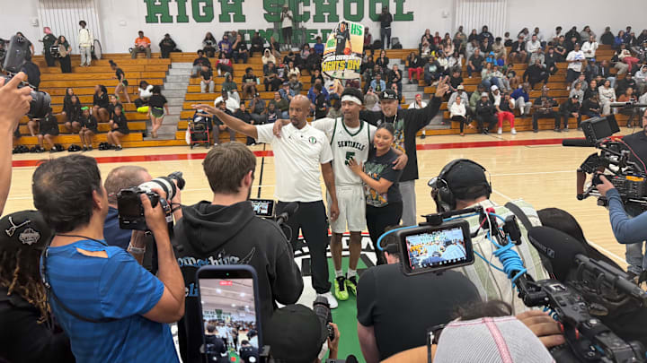 Inglewood senior Jason Crowe Jr. (center) poses for a picture after breaking California's all-time career scoring record against Beverly Hills at Morningside High on December 9, 2025.