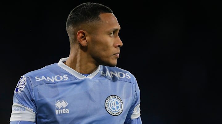 El extremo izquierdo peruano del Belgrano es sondeado por Santos Laguna, informó el periodista argentino Nahuel Ferreira.