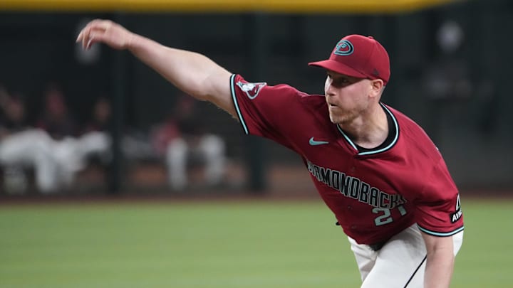 Aug 6, 2025; Phoenix, Arizona, USA; Arizona Diamondbacks pitcher Anthony DeSclafani (21) pitches against the San Diego Padres during the first inning at Chase Field. Mandatory Credit: Joe Camporeale-Imagn Images Aug 6, 2025; Phoenix, Arizona, USA; Arizona Diamondbacks pitcher Anthony DeSclafani (21) pitches against the San Diego Padres during the first inning at Chase Field. Mandatory Credit: Joe Camporeale-Imagn Images