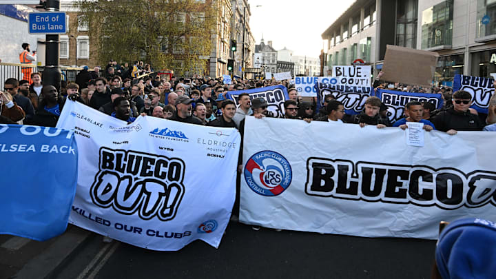 FBL-ENG-PR-CHELSEA-MAN UTD-PROTEST