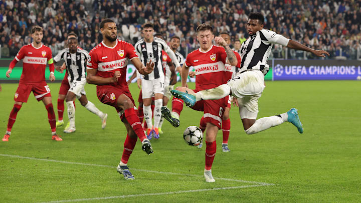 Josha Vagnoman muss sich aktuell bezüglich einer Verlängerung gedulden.