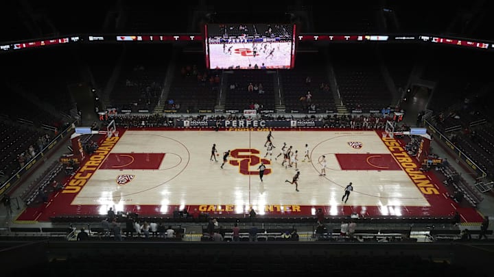 Jan 13, 2022; Los Angeles, California, USA; A general overall view of an empty Galen Center closed to the general public amid the global coronavirus COVID-19 pandemic during an NCAA basketball game between the Southern California Trojans and the Oregon State Beavers. USC defeated OSU 81-71. Mandatory Credit: Kirby Lee-Imagn Images Jan 13, 2022; Los Angeles, California, USA; A general overall view of an empty Galen Center closed to the general public amid the global coronavirus COVID-19 pandemic during an NCAA basketball game between the Southern California Trojans and the Oregon State Beavers. USC defeated OSU 81-71. Mandatory Credit: Kirby Lee-Imagn Images
