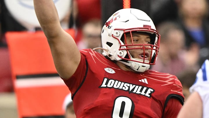 Louisville Cardinals defensive lineman Ashton Gillotte (9). Louisville Cardinals defensive lineman Ashton Gillotte (9).