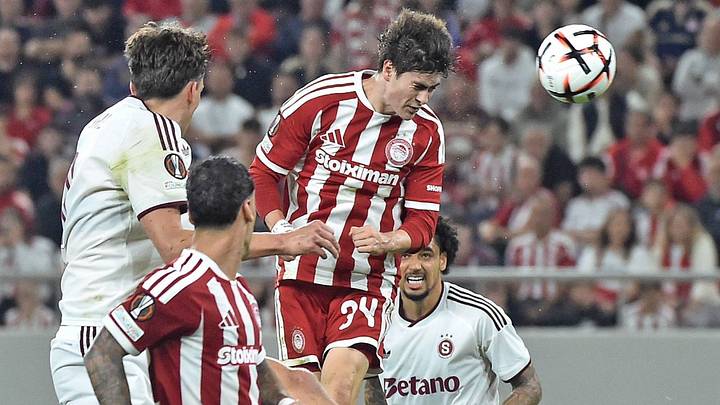 El mexicano Armando González le dio el triunfo de paso perfecto al Olympiacos. El mexicano Armando González le dio el triunfo de paso perfecto al Olympiacos.