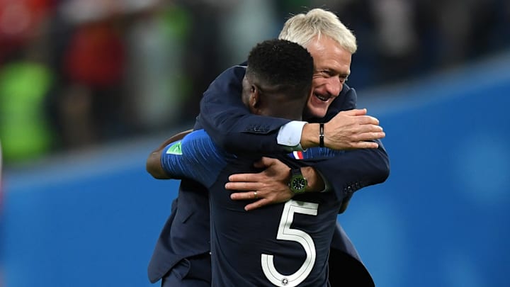 Didier Deschamps et Samuel Umtiti, après la victoire contre la Belgique (1-0) en demi-finale de Coupe du monde 2018.
