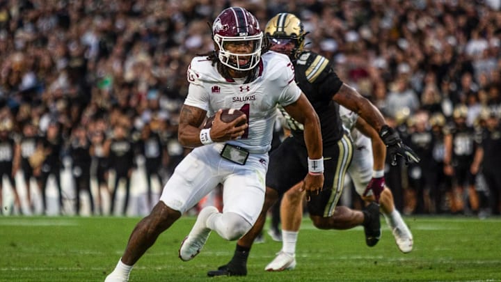 Southern Illinois quarterback DJ Williams (1)