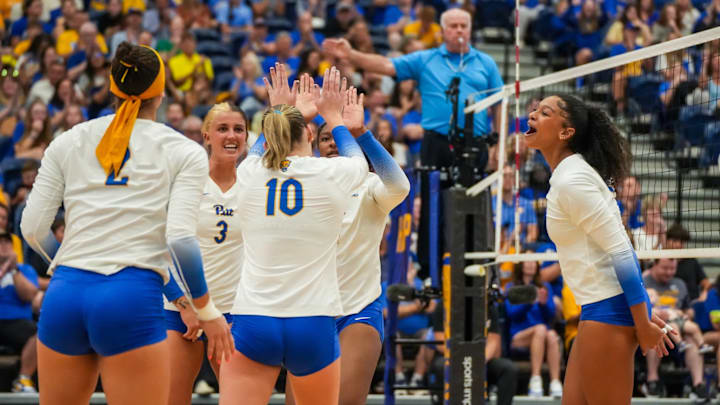 Pitt Volleyball Celebrates a Point 