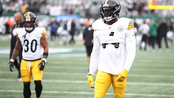 Sep 7, 2025; East Rutherford, New Jersey, USA; Pittsburgh Steelers wide receiver DK Metcalf (4) warms up before the game against the New York Jets at MetLife Stadium. Sep 7, 2025; East Rutherford, New Jersey, USA; Pittsburgh Steelers wide receiver DK Metcalf (4) warms up before the game against the New York Jets at MetLife Stadium.