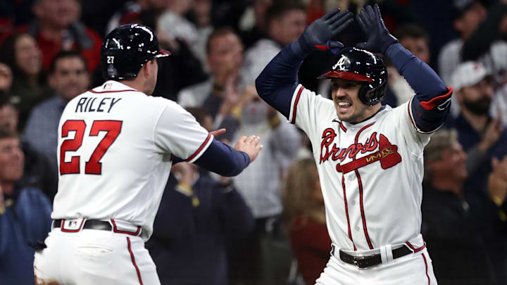 Duvall conectó su tercer jonrón en esta postemporada para los Bravos de Atlanta