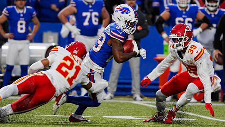 Bills Brandon Codrington breaks free from Kansas City's Jaden Hicks and tries to avoid Keith Taylor who shifted towards him during first half action against the Kansas City Chiefs in Orchard Park, Nov.17, 2024.