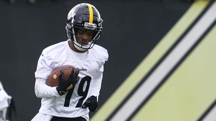 May 26, 2022; Pittsburgh, PA, USA; Pittsburgh Steelers wide receiver Calvin Austin III (19)