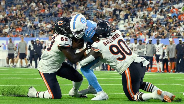 Chicago Bears defensive end Jeremiah Martin (69) and defensive tackle Neville Gallimore (90) tackle Tennessee Titans quarterback Hendon Hooker (16) during the fourth quarter at Nissan Stadium. Mandatory Credit: Steve Roberts-Imagn Images Chicago Bears defensive end Jeremiah Martin (69) and defensive tackle Neville Gallimore (90) tackle Tennessee Titans quarterback Hendon Hooker (16) during the fourth quarter at Nissan Stadium. Mandatory Credit: Steve Roberts-Imagn Images