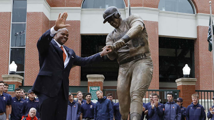 Former Auburn Tigers baseball and football player and National Baseball Hall of Fame member Frank Thomas unveils a statue erected in his honor before the annual Auburn Spring Game. 