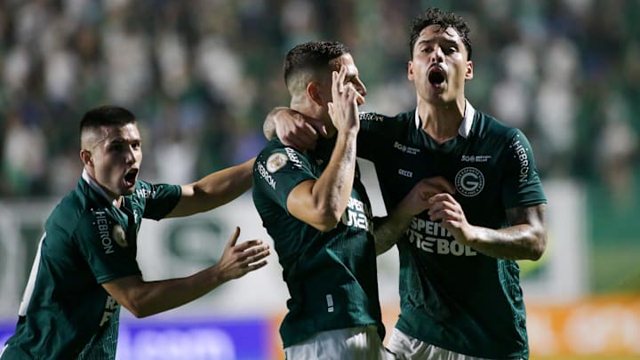 O Goiás luta para deixar o Z-4 do Brasileirão.