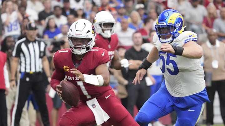 Arizona Cardinals quarterback Kyler Murray (1) spins away from Los Angeles Rams defensive tackle Braden Fiske (55) during the first quarter at State Farm Stadium.