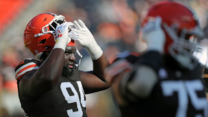 Cleveland Browns defensive tackle Dalvin Tomlinson (94) heads off the field after warming up before an NFL football game at Huntington Bank Field, Sunday, Oct. 27, 2024, in Cleveland, Ohio.