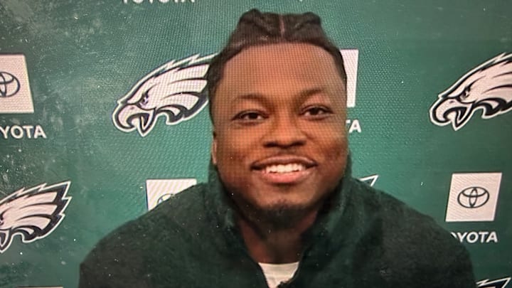 Azeez Ojulari meets with reporters after signing a one-year free agent deal with the Eagles. Azeez Ojulari meets with reporters after signing a one-year free agent deal with the Eagles.