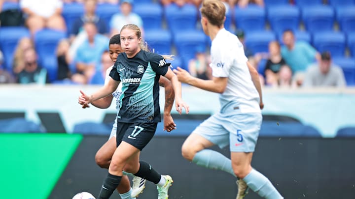 NJ/NY Gotham FC midfielder Delanie Sheehan (17) moves the ball against Seattle Reign FC midfielder Quinn (5) at Red Bull Arena