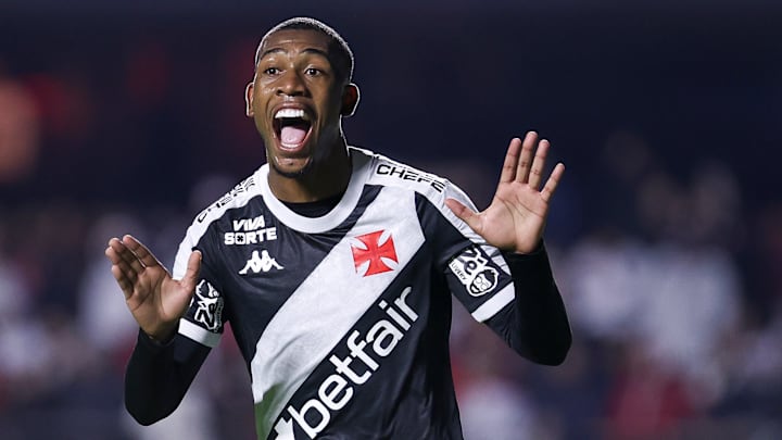 Rayan vem mostrando bom futebol com a camisa do Vasco