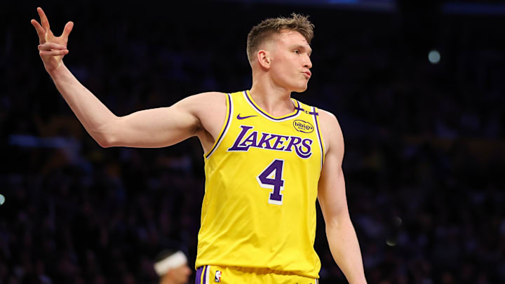 New York Knicks v Los Angeles Lakers