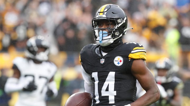 Oct 29, 2023; Pittsburgh, Pennsylvania, USA;  Pittsburgh Steelers wide receiver George Pickens (14) runs to score a touchdown on a pass reception against the Jacksonville Jaguars during the third quarter at Acrisure Stadium.  Mandatory Credit: Charles LeClaire-Imagn Images