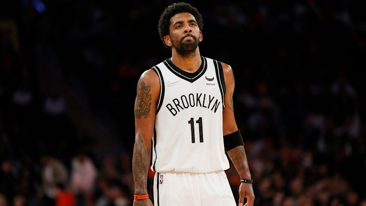 Kyrie Irving se encuentra suspendido en los Nets