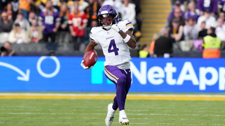 Sep 28, 2025; Dublin, Ireland; Minnesota Vikings wide receiver Myles Price (4) carries the ball on a kickoff return against the Pittsburgh Steelers in the second half during an NFL International Series game at Croke Park. 