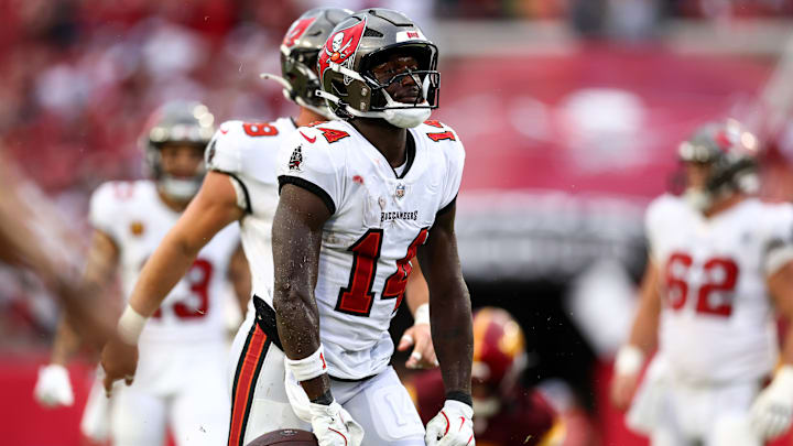 Chris Godwin reportedly took less money to re-sign with the Tampa Bay Buccaneers in free agency.