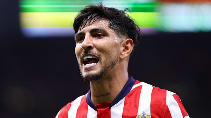 Víctor Guzmán se lesionó y estará fuera un tiempo de las canchas