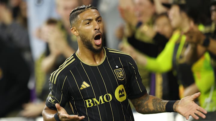 Denis Bouanga tiene 12 anotaciones en solo 10 partidos 