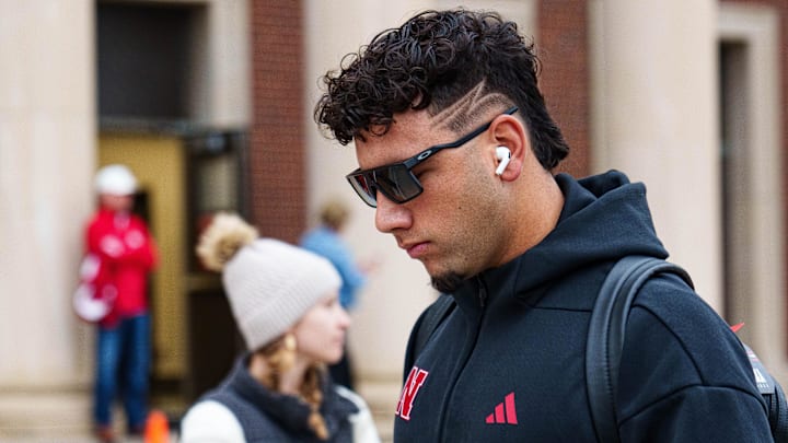 Oregon fans have had a decidedly mixed reaction to the Dylan Raiola news. Some are put off by his antics, his outsized admiration for Patrick Mahomes, even his sunglasses and his haircut.