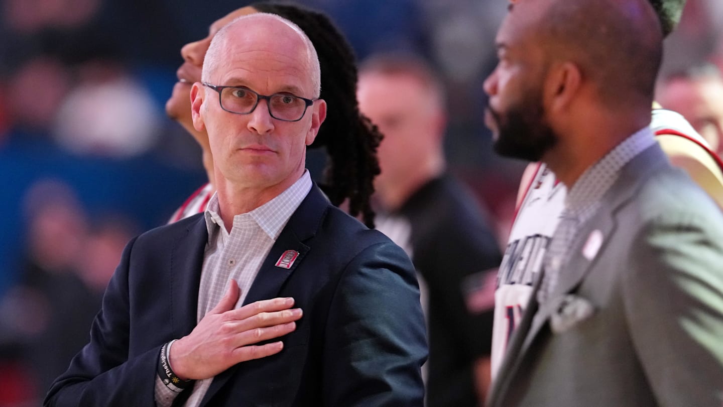 UConn’s Dan Hurley Reacts to Geno Auriemma's Outburst