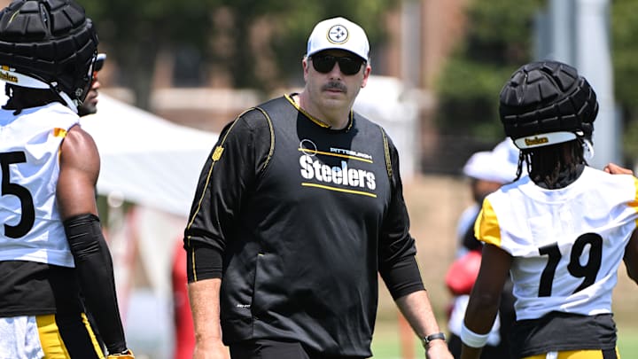 Jul 28, 2024; Latrobe, PA, USA; Pittsburgh Steelers offensive coordinator Arthur Smith participates in drills during training camp at Saint Vincent College. Mandatory Credit: Barry Reeger-Imagn Images Jul 28, 2024; Latrobe, PA, USA; Pittsburgh Steelers offensive coordinator Arthur Smith participates in drills during training camp at Saint Vincent College. Mandatory Credit: Barry Reeger-Imagn Images
