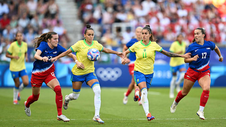 EUA e Brasil se reencontram após decidirem a medalha de ouro em Paris EUA e Brasil se reencontram após decidirem a medalha de ouro em Paris