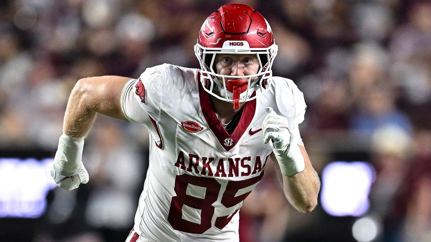 Arkansas vs. Tennessee: Prediction, TV Channel, Kickoff Time and Everything Fans Need to Know