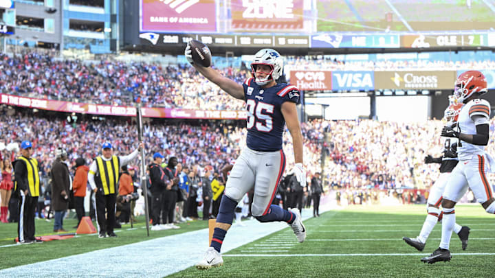 Oct 26, 2025; Foxborough, Massachusetts, USA;  New England Patriots tight end Hunter Henry (85) celebrates scoring a touchdown  during the third quarter against the Cleveland Browns at Gillette Stadium. Mandatory Credit: Brian Fluharty-Imagn Images