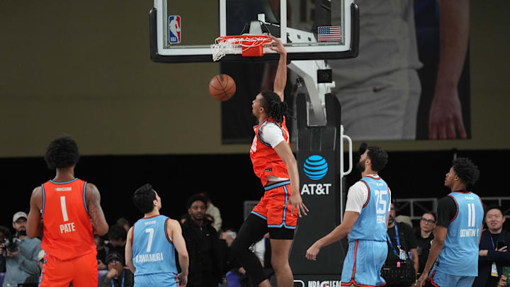 Feb 16, 2025; Oakland, California, USA; Team Swish Cultures center Moses Brown (34) of the Westchester Knicks dunks during the first half against Team Strictly at Moscone Center. Mandatory Credit: Darren Yamashita-Imagn Images