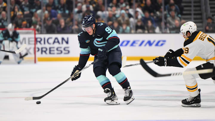 Dec 12, 2024; Seattle, Washington, USA; Seattle Kraken right wing Daniel Sprong (91) plays the puck during the third period against the Boston Bruins at Climate Pledge Arena. Mandatory Credit: Steven Bisig-Imagn Images Dec 12, 2024; Seattle, Washington, USA; Seattle Kraken right wing Daniel Sprong (91) plays the puck during the third period against the Boston Bruins at Climate Pledge Arena. Mandatory Credit: Steven Bisig-Imagn Images