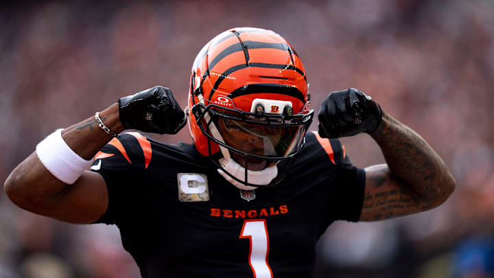 Cincinnati Bengals wide receiver Ja'Marr Chase (1) flexes after making a first down catch in the red zone in the second quarter of the NFL football game between Chicago Bears and Cincinnati Bengals at Paycor Stadium in Cincinnati on Nov. 2, 2025.