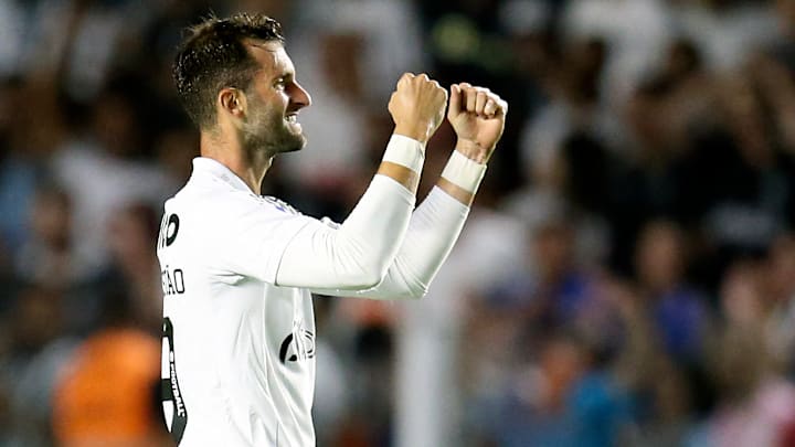 Léo Baptistão desencantou, mas Alvinegro da Vila Belmiro não conseguiu segurar a vitória Léo Baptistão desencantou, mas Alvinegro da Vila Belmiro não conseguiu segurar a vitória