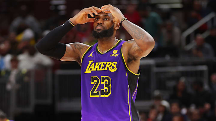 LeBron James tiene molestias en el tobillo