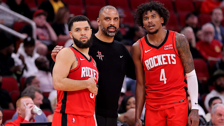 Mar 21, 2024; Houston, Texas, USA; Houston Rockets head coach Ime Udoka (center) talks with Houston Rockets guards Fred VanVleet (5) and Jalen Green (4) during the fourth quarter against the Chicago Bulls at Toyota Center. Mandatory Credit: Erik Williams-Imagn Images
