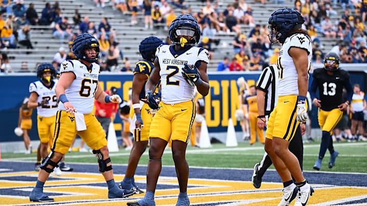 Tye Edwards scores a touchdown at West Virginia's 2025 Gold-Blue Spring Showcase.