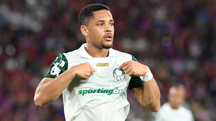 Vitor Roque vive grande fase no ataque do Palmeiras